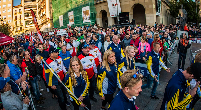 Los pilotos de los FIM ISDE 2016 toman Pamplona